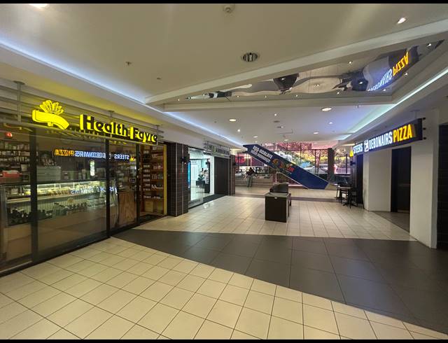 166M² BUILDING TO LET IN RONDEBOSCH